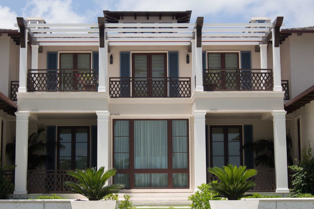 vinyl pergolas held with vinyl columns