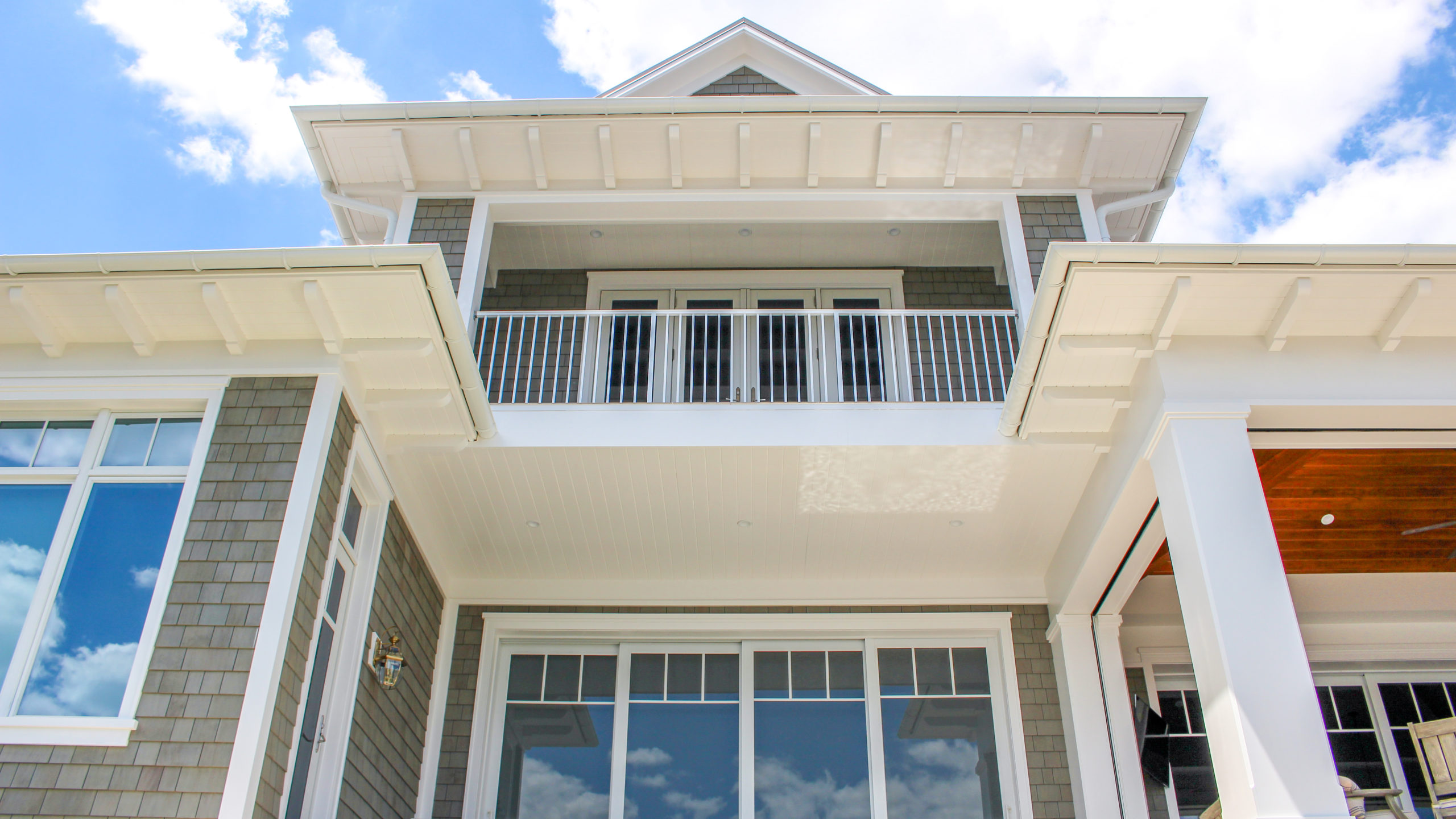 Home with exterior trim. This exterior trim is a Soffit and exposed rafters