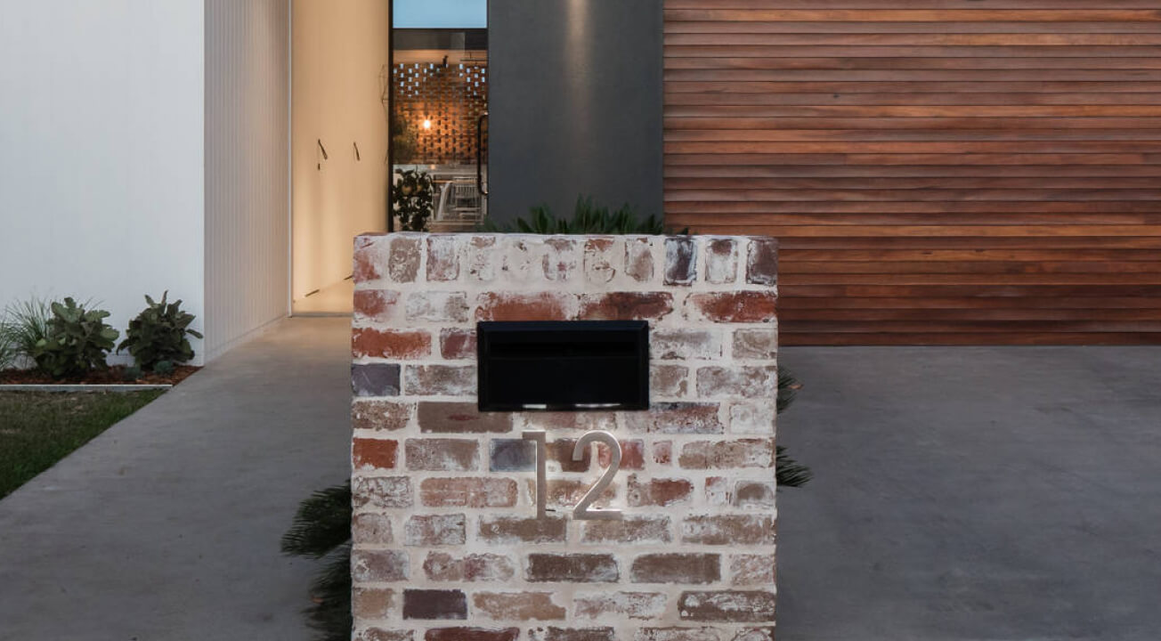 Modern Brick Mailbox